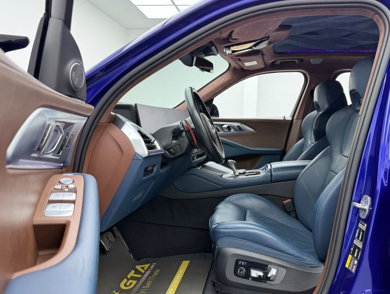 بي أم دبليو XM M SPORT بي إم دبليو XM موديل 2023، ضمان بي إم دبليو + باقة خدمة 2027، سجل صيانة كامل من بي إم دبليو، كاملة ا