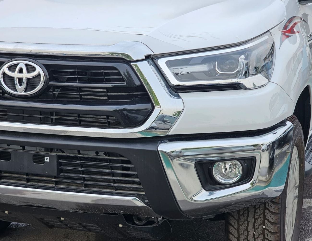 Toyota Hilux TOYOTA HILUX SR5 WIDE BODY DOUBLE CABIN || 2.4L DIESEL V4 M/T 4WD | DIFF-LOCK | REAR CAMERA | AUTO A