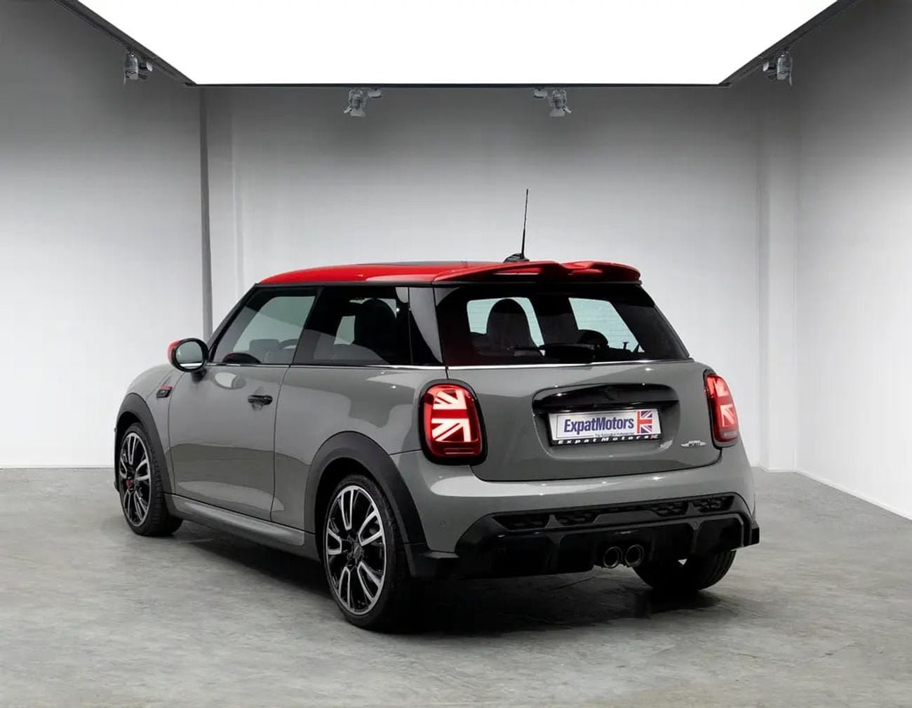 Mini Cooper 0% Down Payment Available • Full Service History • GCC