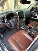 Toyota Land Cruiser VXR 5.7 V8 Grand Touring Edition