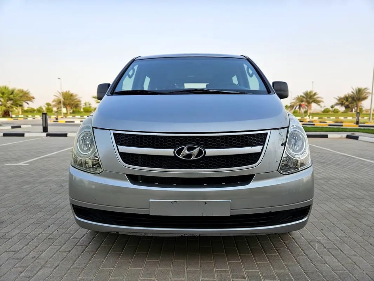 هيونداي جراند ستاريكس STANDARD DIESEL Full Automatic 12 Leather Seats Complete Condition With Low KM