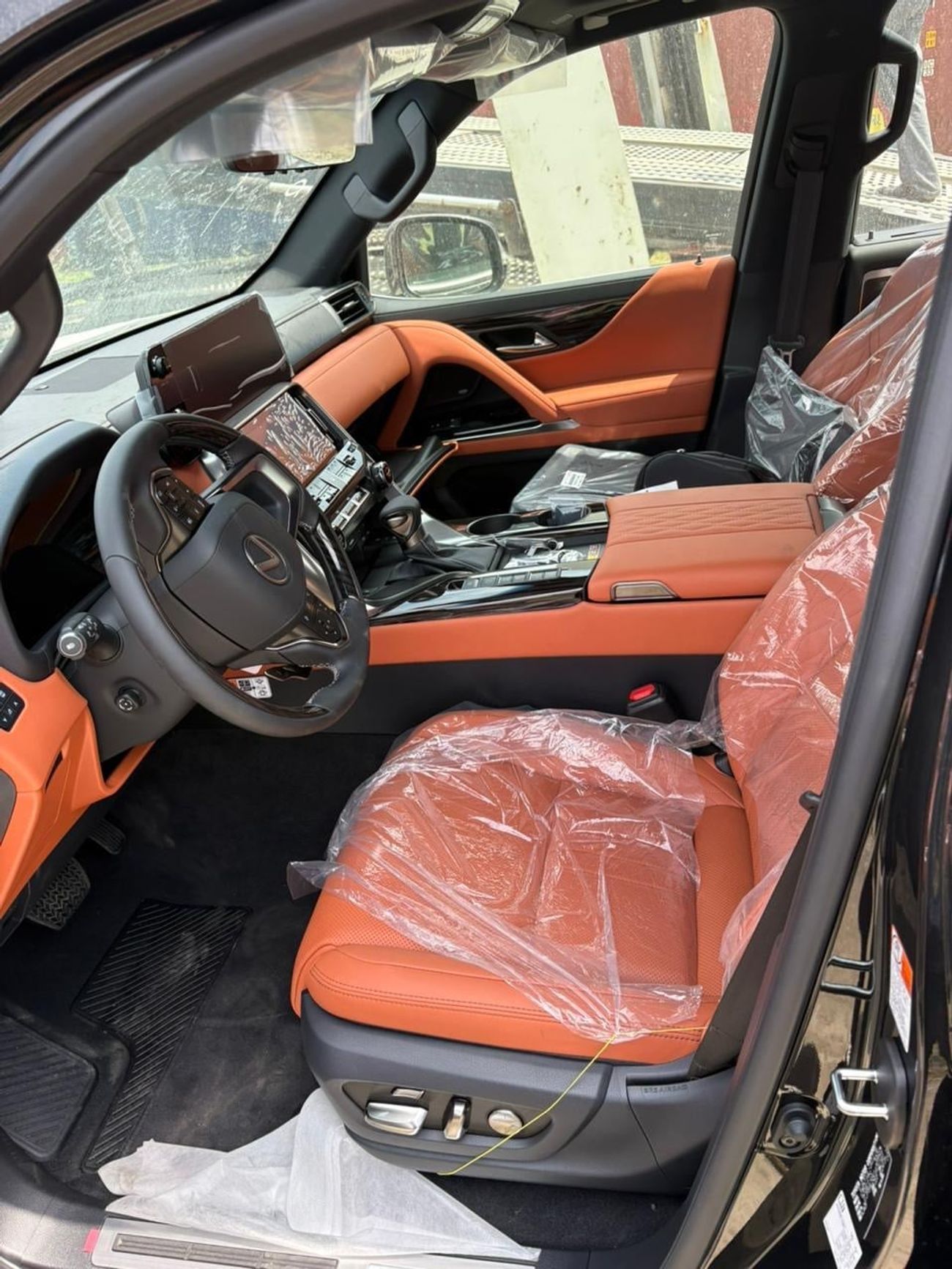 لكزس LX 600 VIP لكزس LX600 VIP ذات 4 مقاعد