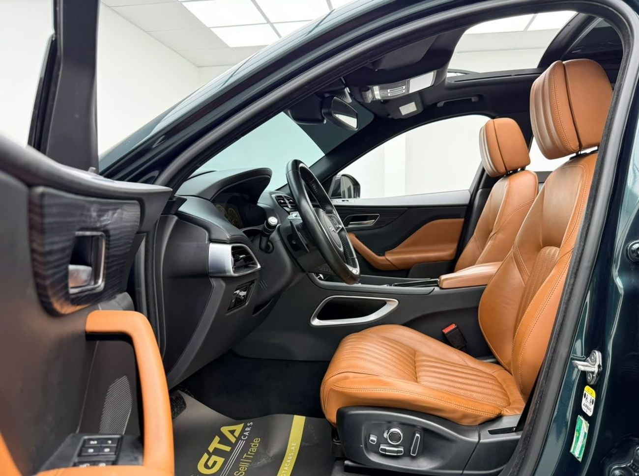 جاكوار F بيس PRESTIGE جاكوار F-Pace 25T موديل 2018، سجل صيانة كامل، كاملة المواصفات، بحالة ممتازة، خليجية