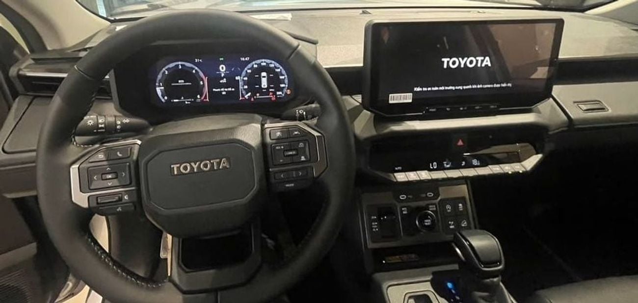 Toyota Hilux TRAIL HUNTER 2.8L DIESEL A/T FULL OPTION DOUBLE CABIN PICKUP