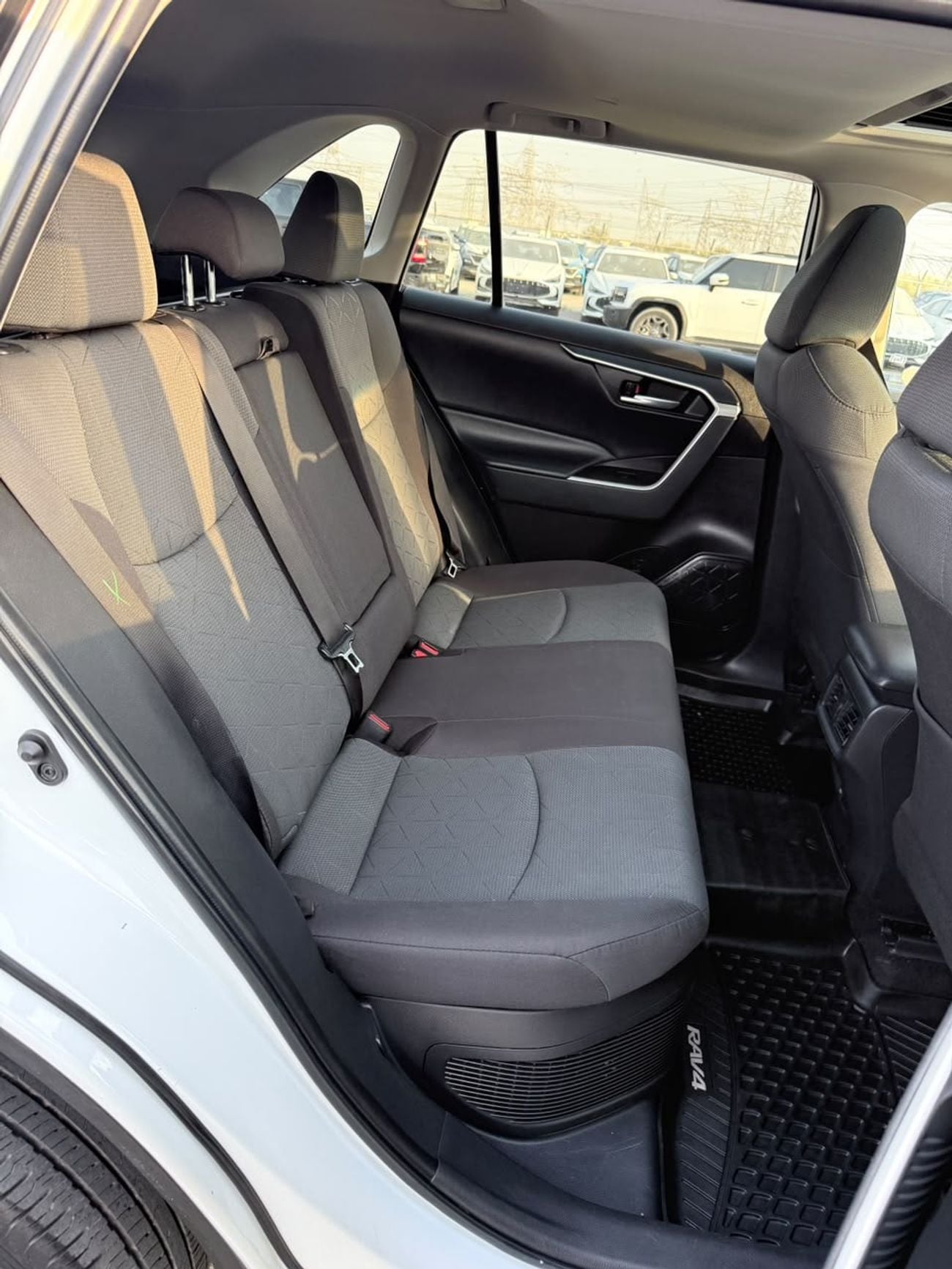 Toyota RAV4 XLE HEV Hybrid XLE Full option