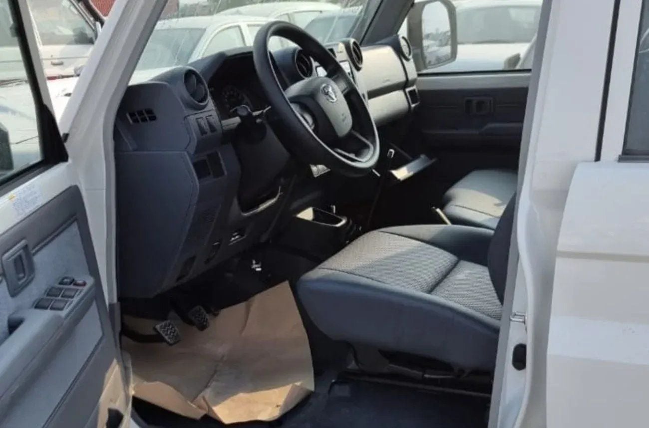 تويوتا لاند كروزر 70 76 SERIES TOYOTA LAND CRUISER 76 SERIES | 4.2L V6 DIESEL | LEATHER SEATS | DIFF LOCK | 5 DOORS | MY2025