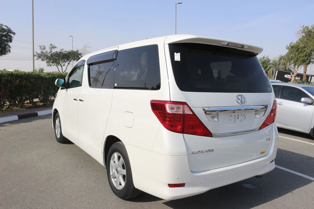 Toyota Alphard For export, the steering wheel is on the right side.