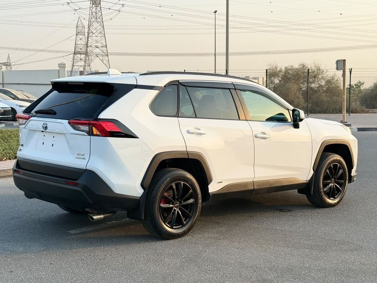 Toyota RAV4 XLE HEV Hybrid XLE Full option