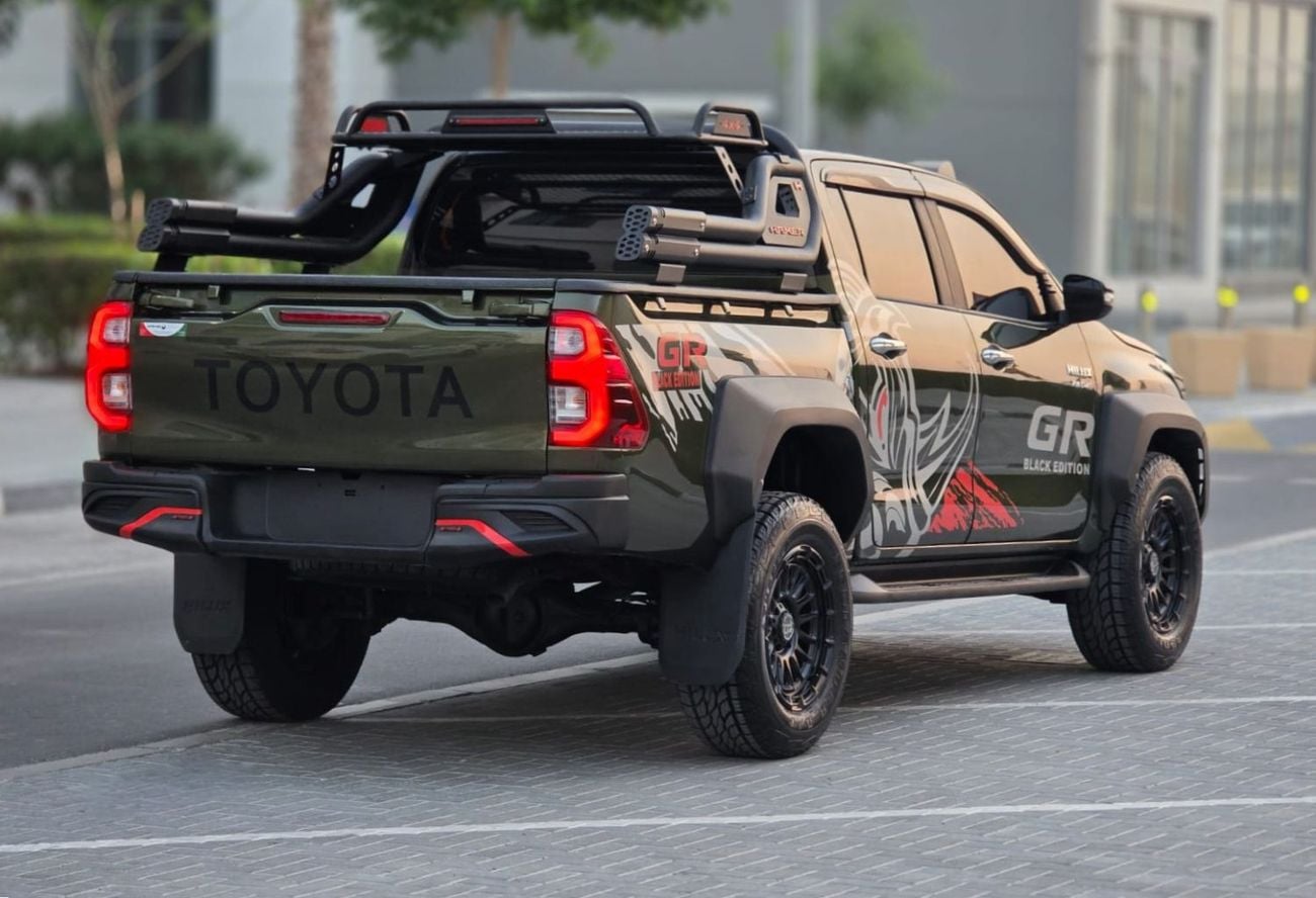 تويوتا هيلوكس GR Body Kit Installed - 2.8 - Diesel - 4WD - AT