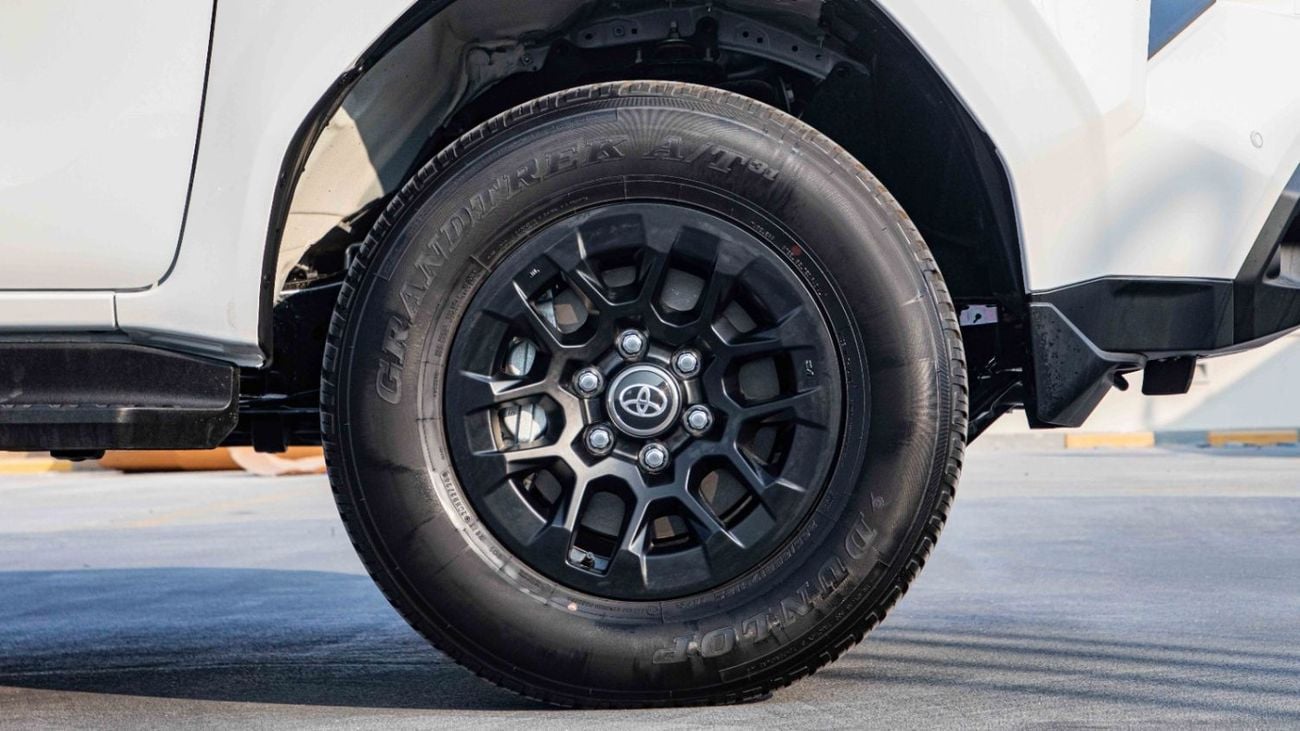 تويوتا هيلوكس GLX DC 4X4 P 2.7L AT GLX RA | 2027 | ضمان 3 سنوات |