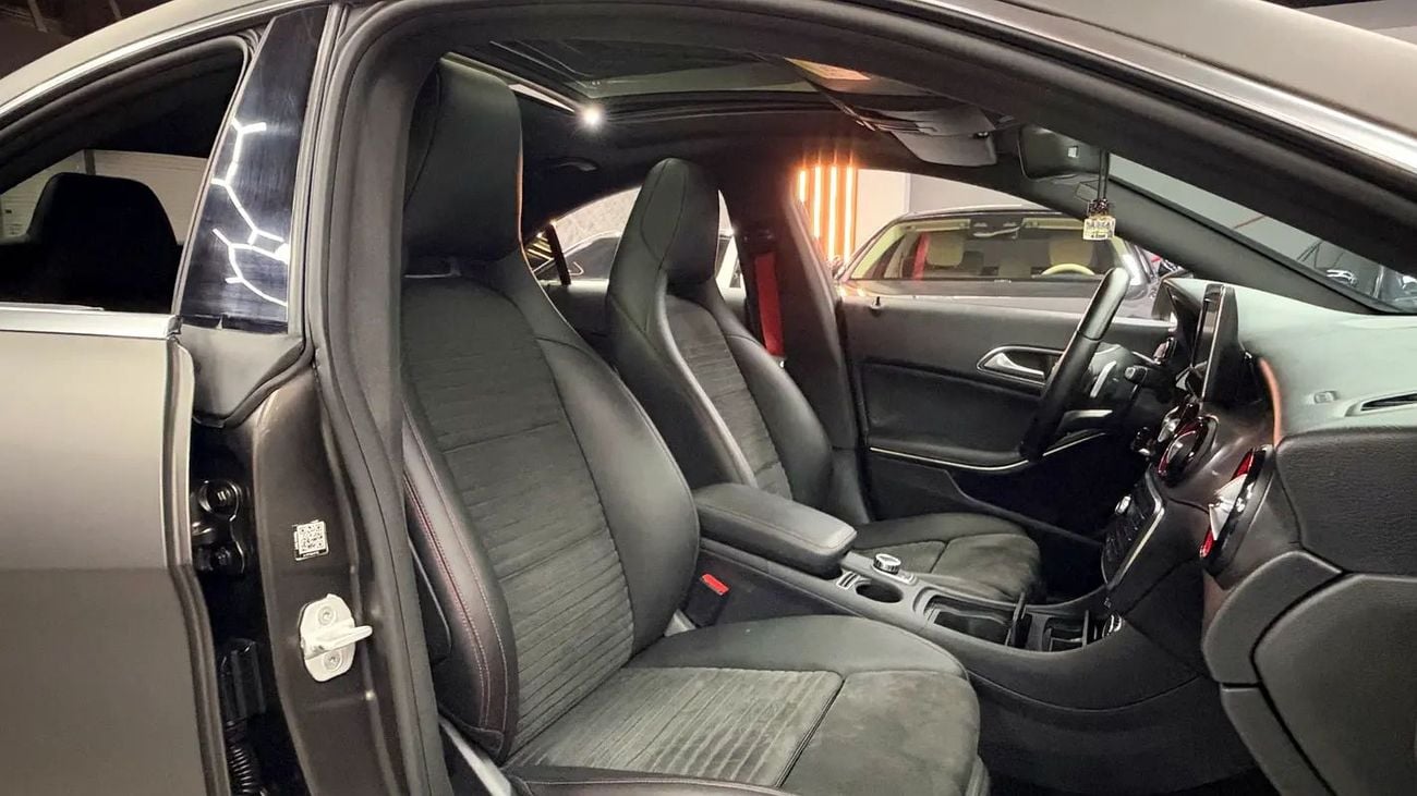 Mercedes Benz CLA250 STANDARD