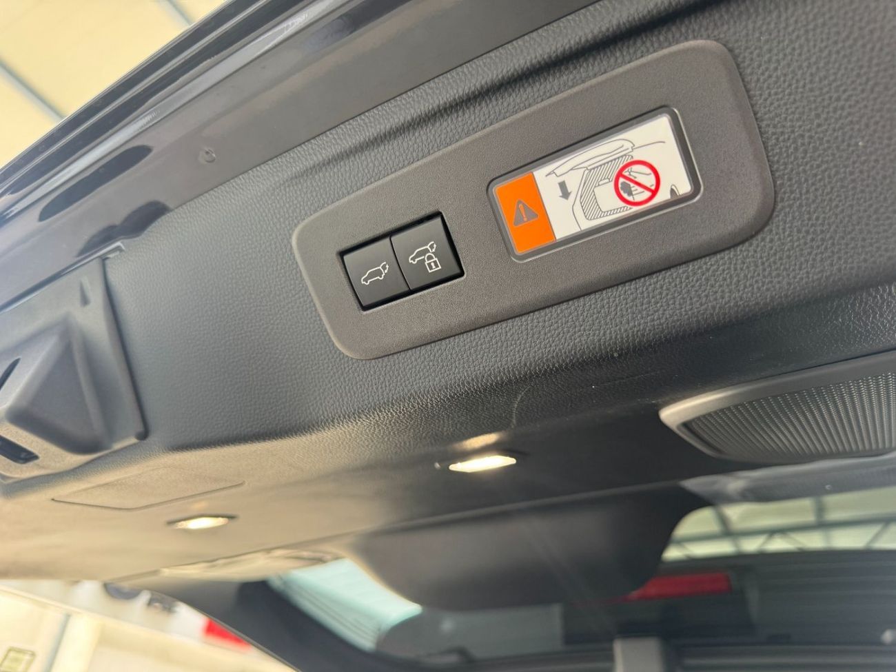 Toyota Prado PREMIUM 2026 TOYOTA PRADO HYBRID 2.4T **EXPORT ONLY**التصدير فقط خارج الخليج***