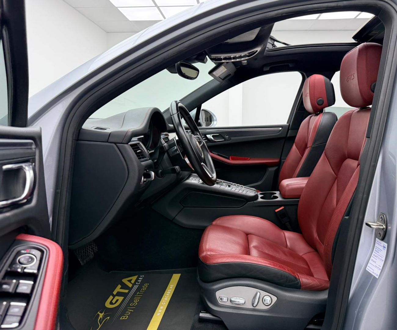 Porsche Macan GTS 2017 Porsche Macan GTS, Full Porsche Service History, Fully Loaded, Excellent Condition, GCC