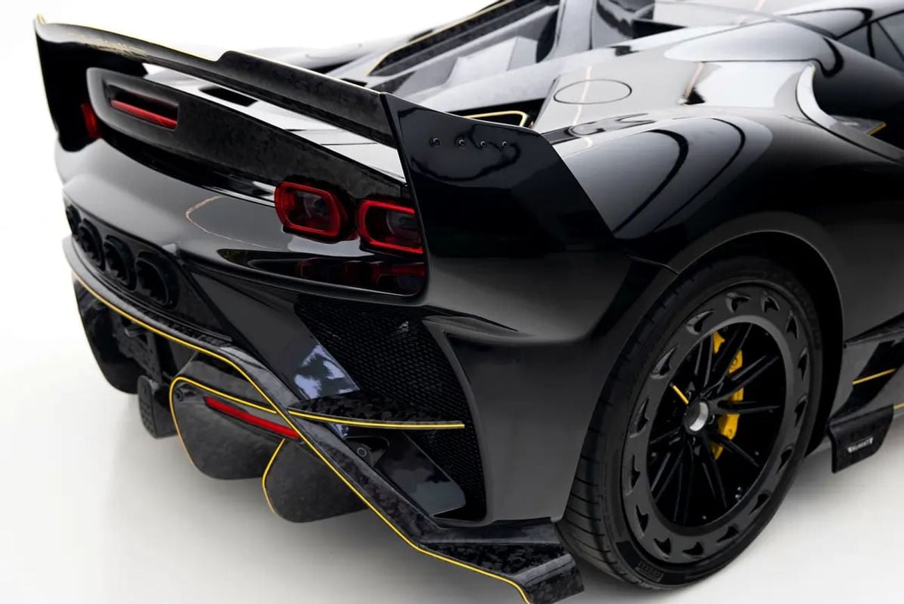 فيراري SF90 ستراديل سترادالي CUSTOM WIDE-BODY KIT | SERVICE CONTRACT | GCC SPECS | 6,715 KM