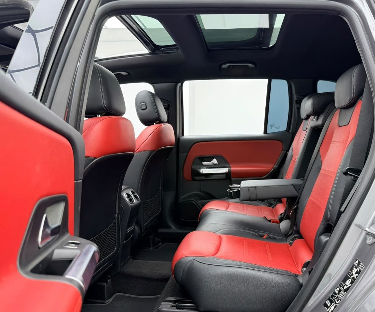 Mercedes Benz GLB250 4MATIC 2023 Mercedes Benz GLB250 4Matic, 2028 MB Warranty + Service Pack, Full MB Service History, GCC