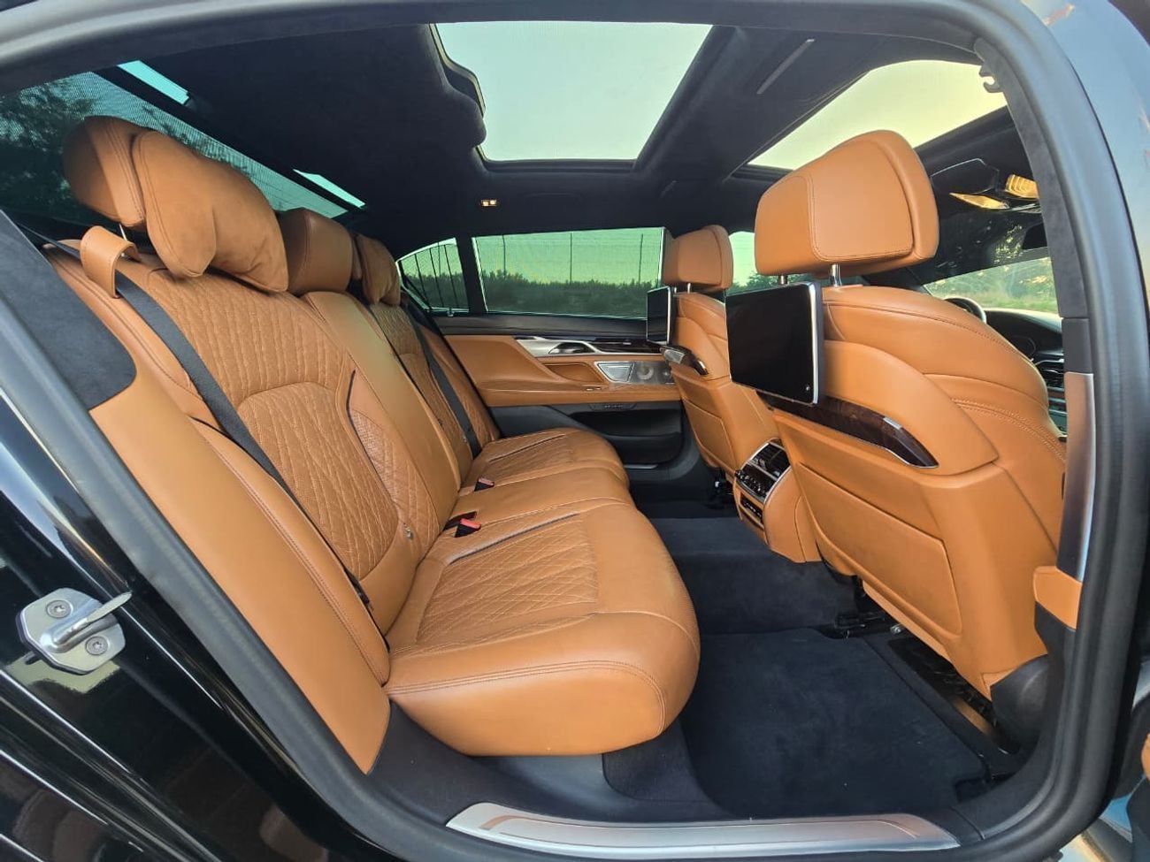 BMW 750Li XDRIVE M SPORT xDrive 4.4L (530 HP) BMW 750LI 2020 GCC V8 // FSH // SERVICE CONTRAC TILL 2027 // FUL