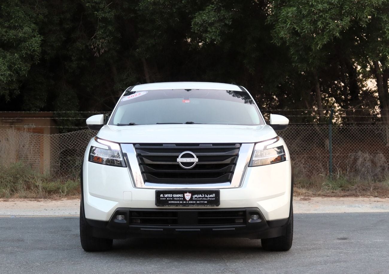 Nissan Pathfinder SV ACCIDENTS FREE - GCC - 3500 CC - 8 STR - 4WD - PERFECT CONDITION INSIDE OUT