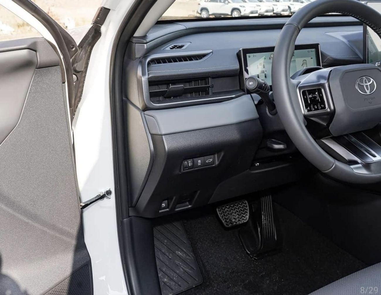 تويوتا راف ٤ XLE HEV تويوتا RAV4 2026، محرك 2.5 لتر هجين، دفع رباعي، فئة فاخرة