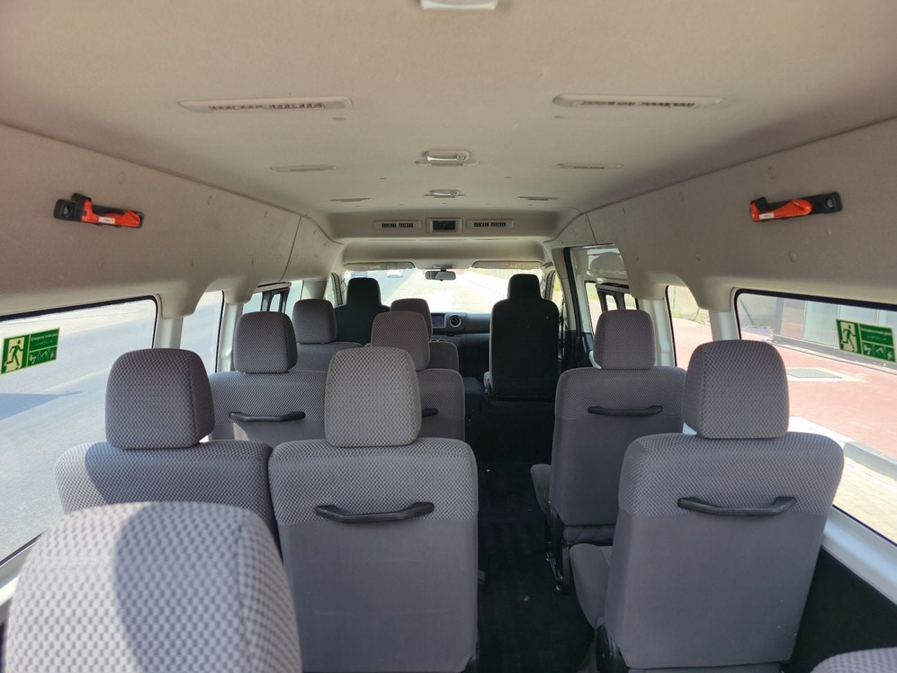 Nissan Urvan STANDARD 13 Seater