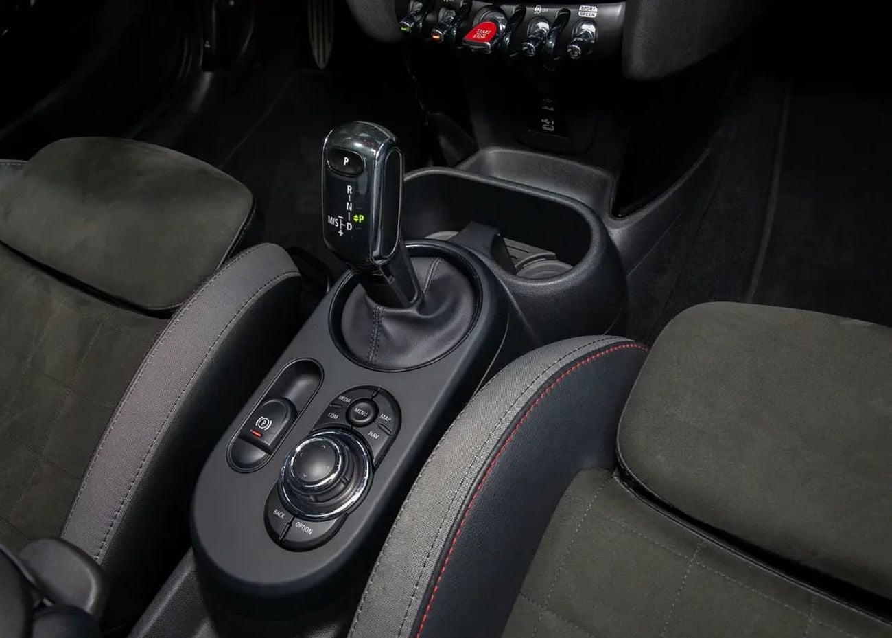 Mini Cooper 0% Down Payment Available • Full Service History • GCC