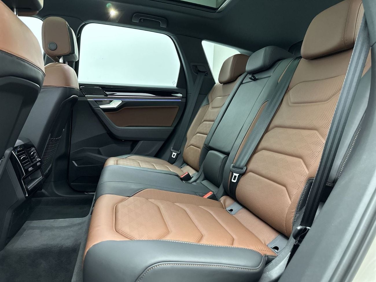 Volkswagen Touareg ELEGANCE Touareg Elegance 3L | Ex-Demo | Tirano19" Package | Luxury 4MOTION SUV | IQ.LIGHT HD Matrix | Varenn
