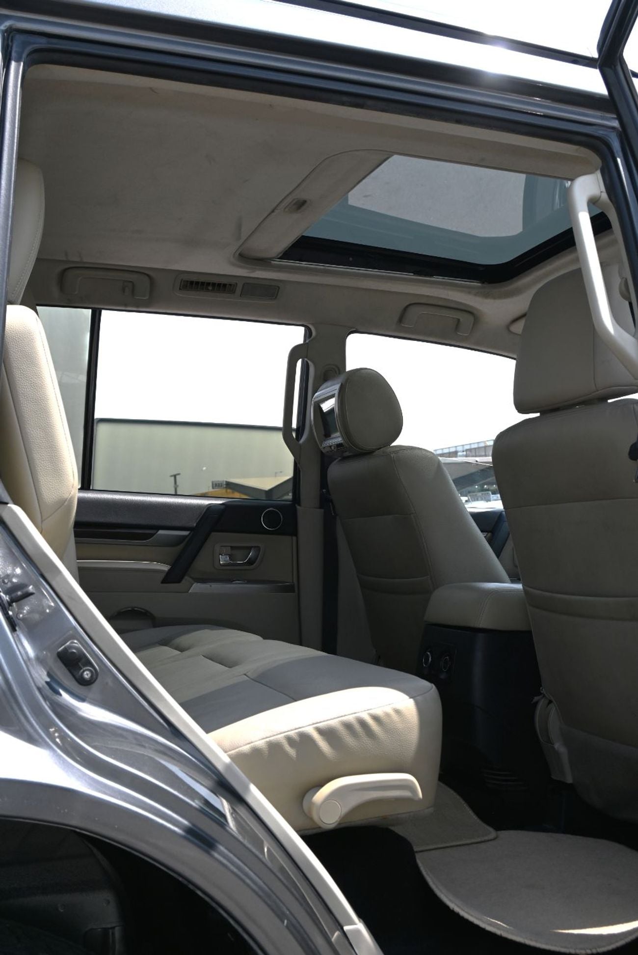 Mitsubishi Pajero GLS H/L PLATINUM