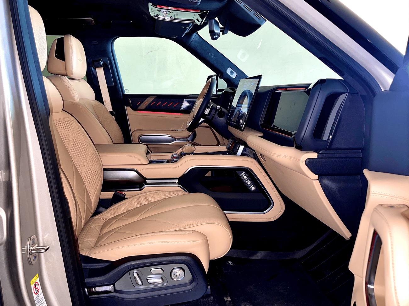 BYD Leopard 8 FLAGSHIP | Used-17,000km | Excellent condition | 7 Seater