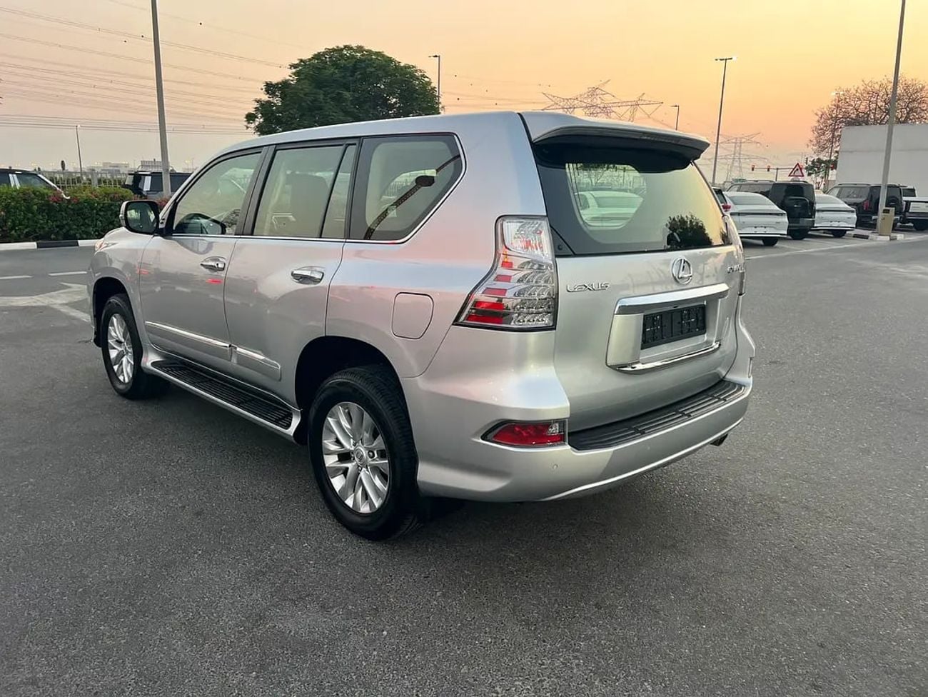 لكزس GX 460 GX 460 GCC Specs full option single owner full service history from al Futtaim automobile