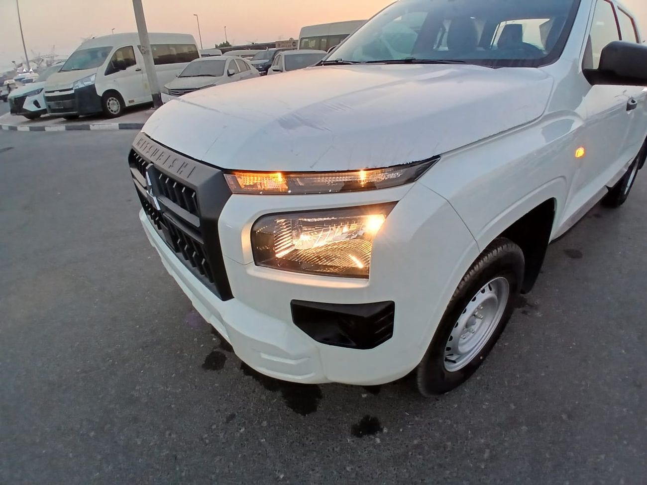 Mitsubishi L200 GLX Mitsubishi L200 M-Line 2.4L Petrol 4WD | 2026 | GCC Specs | Export Only |