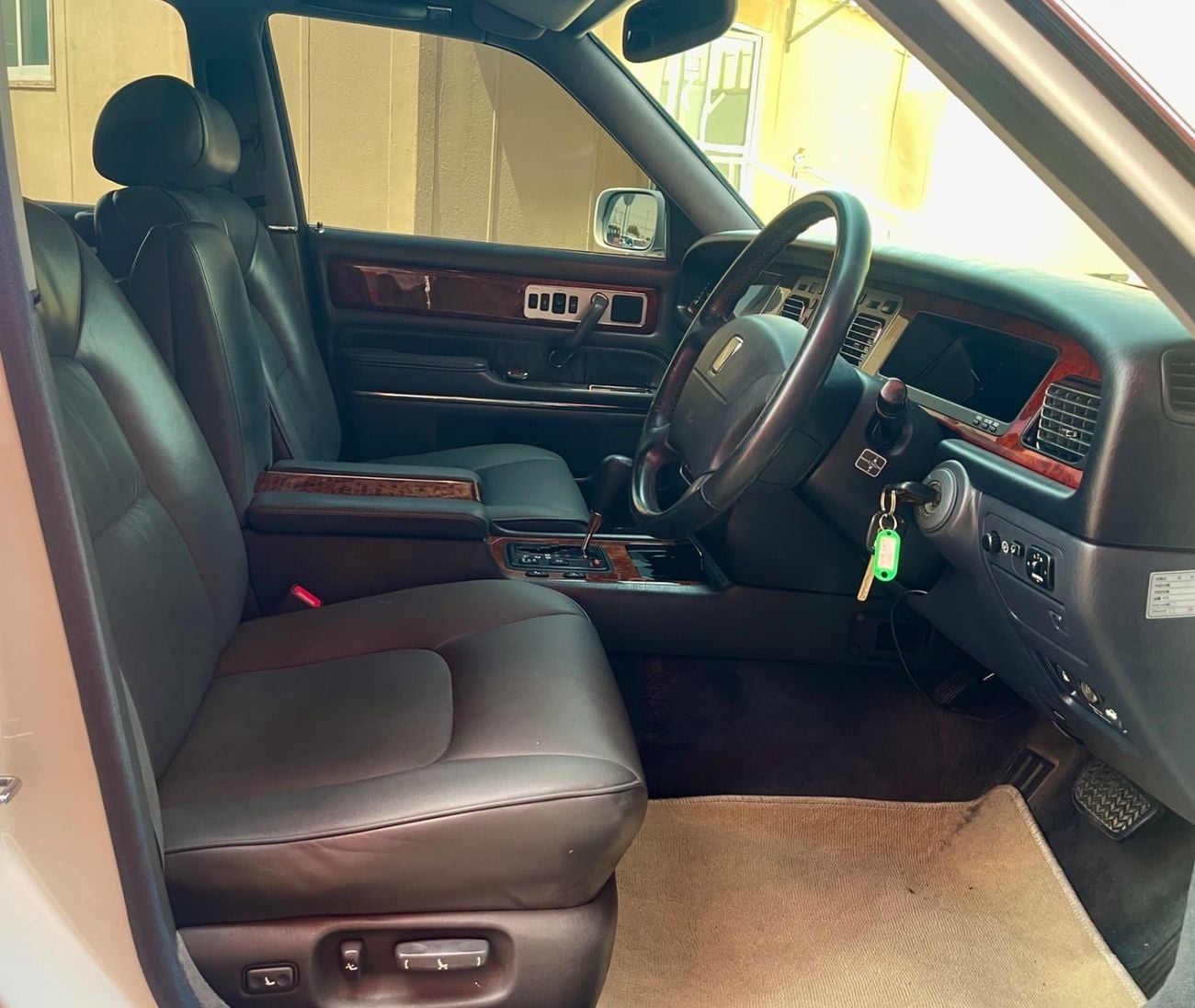 Toyota Century STANDARD 5.0l V12