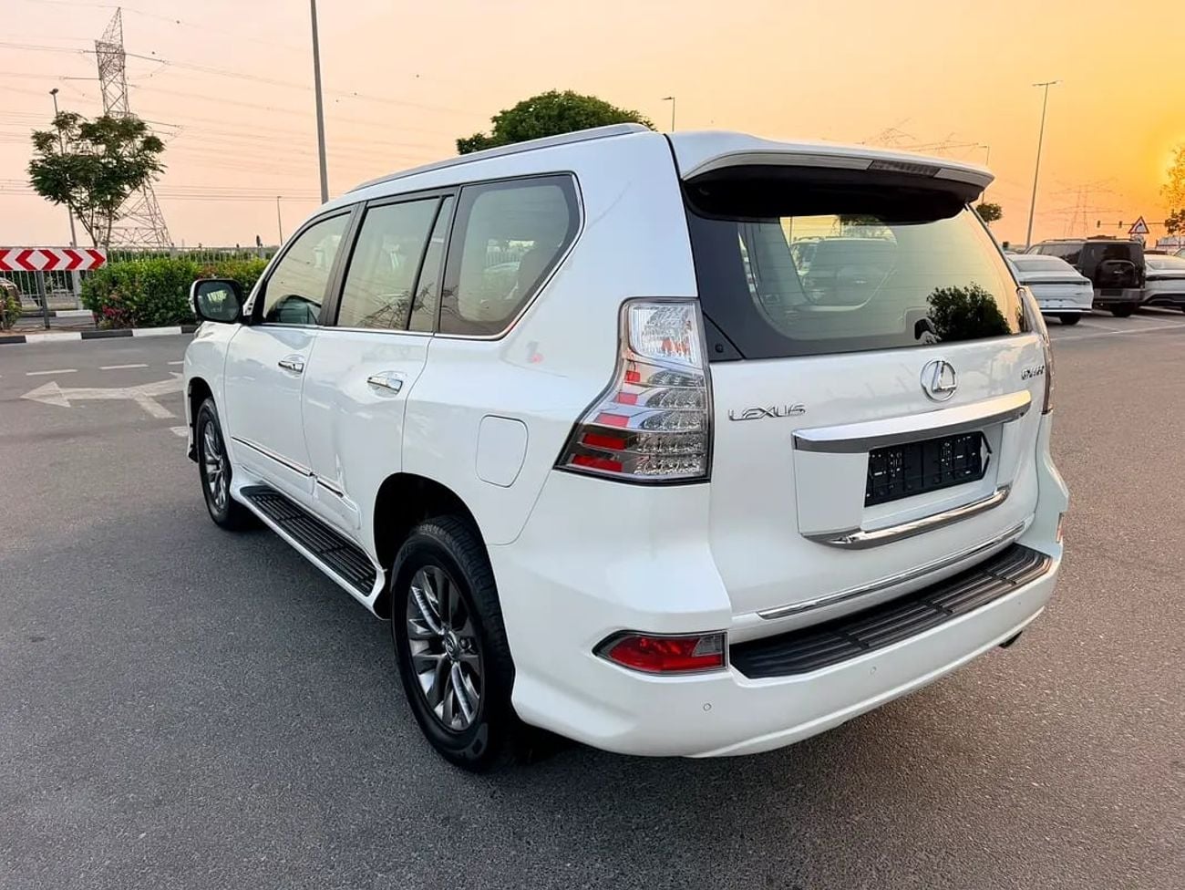 Lexus GX460 PLATINUM GCC Specs single owner