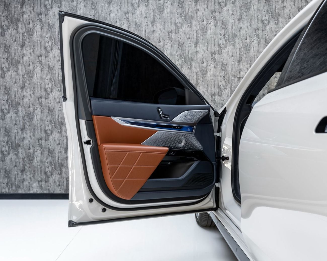 BMW 760i XDRIVE MASTERCLASS M SPORT PACKAGE BUY NOW, PAY 2027 | THE BLACKLINE STANDARD | 2029 BMW Warranty + Service Contract, GCC