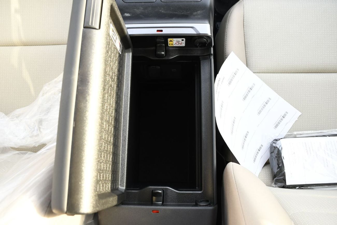 Toyota RAV4 XLE 2.0L Petrol GCC ! Sunroof ! Automatic Back door ( Saudi spec )