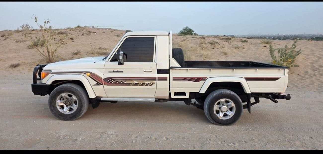 تويوتا لاند كروزر بيك آب LX