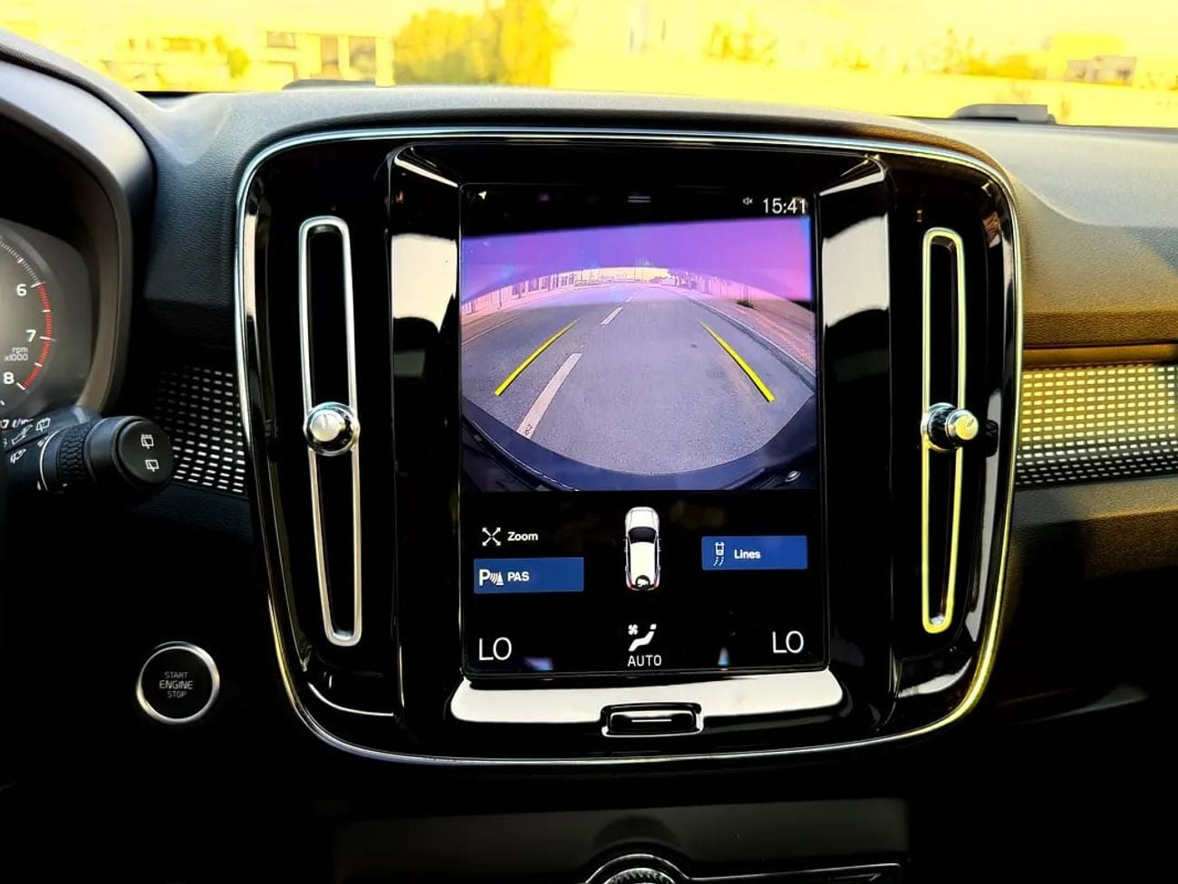 فولفو XC 40 R DESIGN موديل 2022، مواصفات خليجية | عقد صيانة مجاني! تمويل بنكي بدون دفعة أولى (0%)!