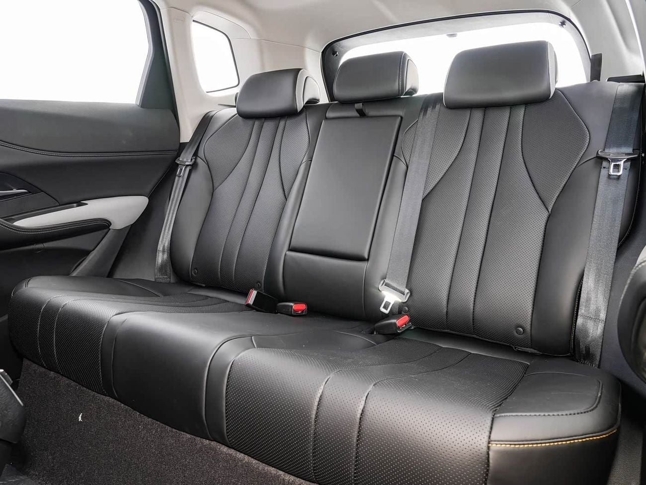 BYD Sealion 05 STANDARD 05 DM-i 75KM Prestige Type 2025 White/Black