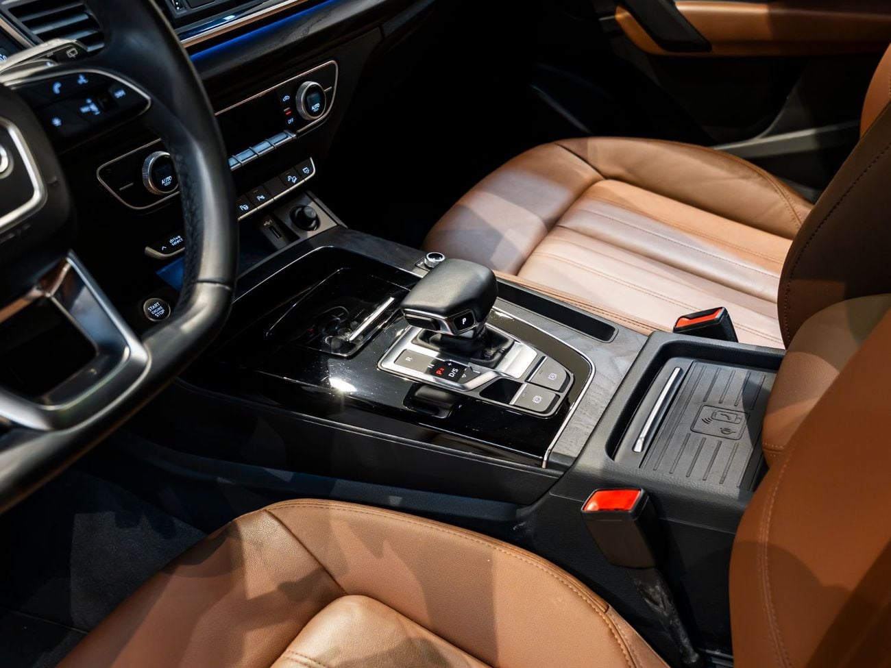 Audi Q5 45 TFSI SPORTBACK S-LINE BUY NOW, PAY 2027 | THE BLACKLINE STANDARD | June 2027 Warranty + Service, GCC, Low KMs