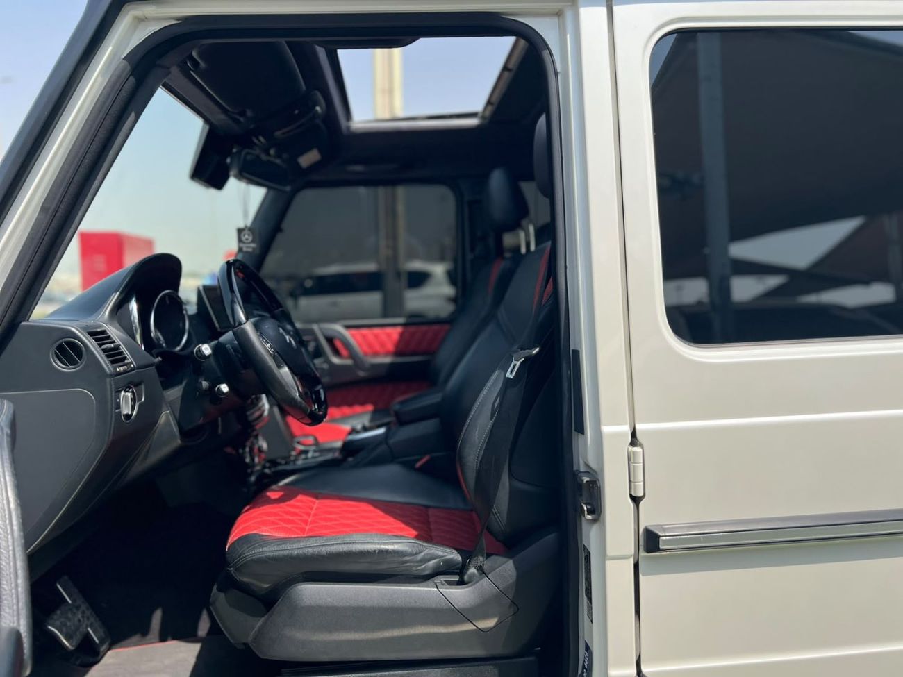 مرسيدس بنز G 63 AMG ستاندارد مرسيدس بنز G63 موديل 2014. محرك 5.5 لتر/V8.