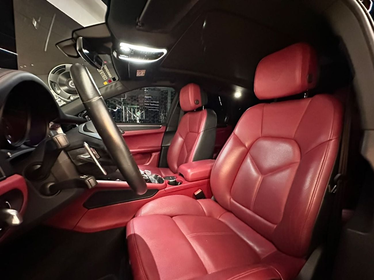 Porsche Macan STANDARD 2,700 MP - Porsche Macan 2022- GCC Perfect condition