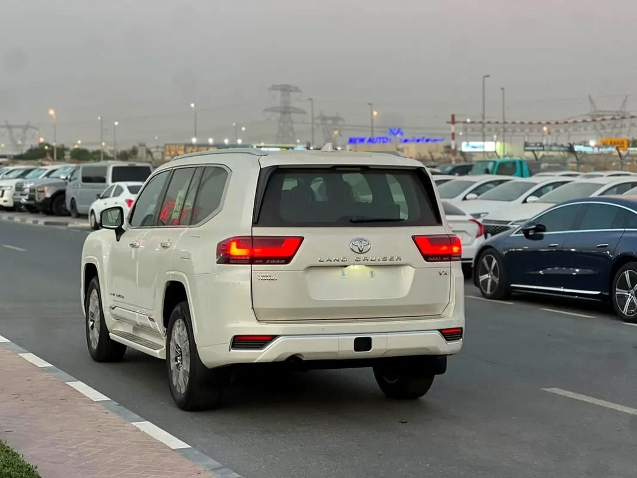 Toyota Land Cruiser VX LAND CRUSIER 3.3L V6 GCC