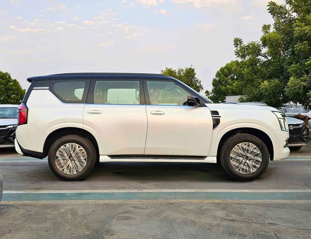 Nissan Patrol LE PLATINUM TURBO DUAL TONE || 3.5 V6 PETROL / FULL OPTION WITH RR ENTERTAINMENT SCREEN