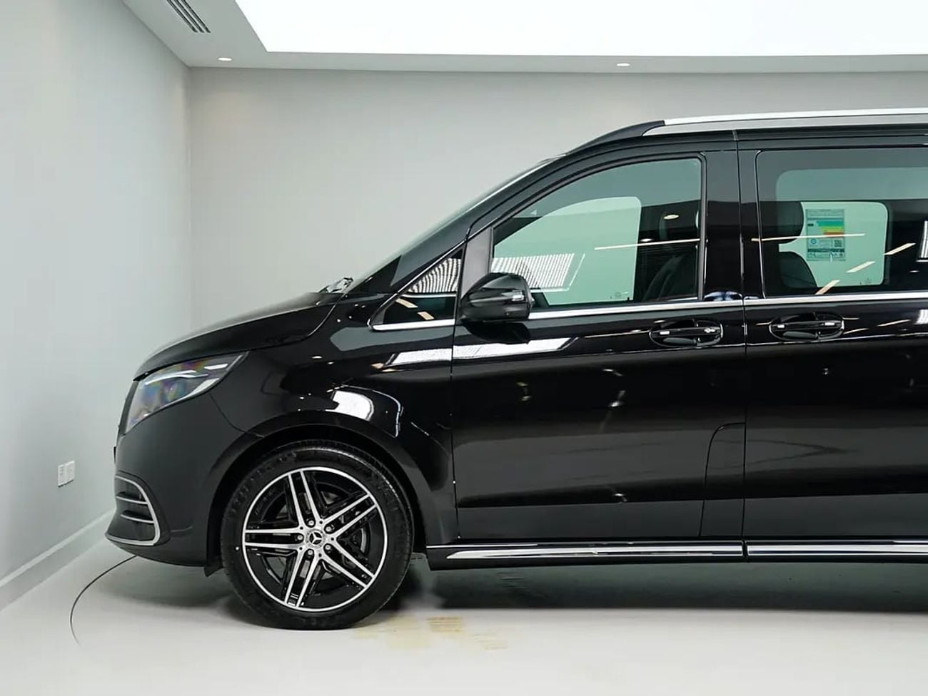 مرسيدس بنز V 300 AVANTGARDE Dealer WARRANTY | GCC SPECS | V300 AMG Line