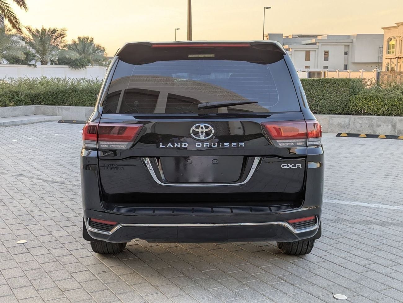 تويوتا لاند كروزر GXR Toyota landcruise 2015Model Facelifte 2025 4.0L v6 petrol Engine Colour Black push start Transmi