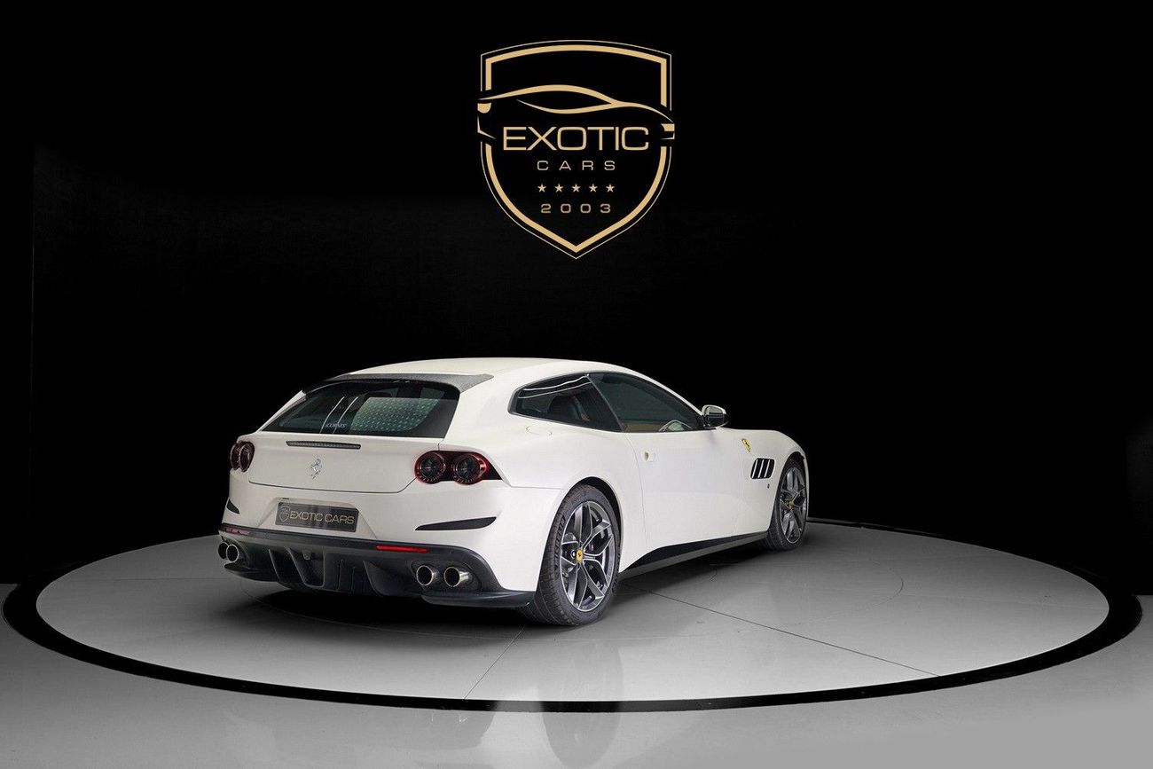 فيراري جي تي سي 4 لوسو LUSSO