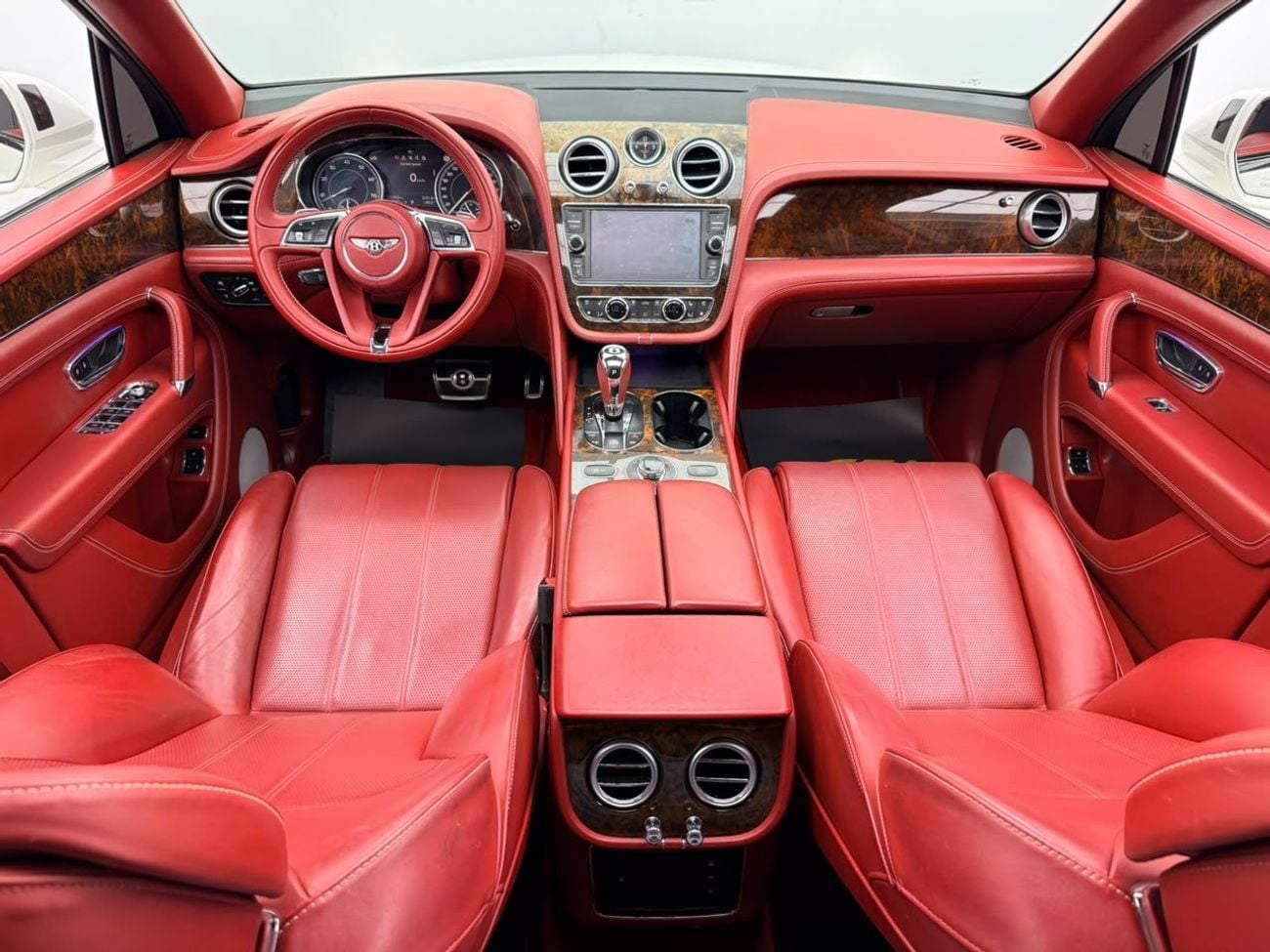 Bentley Bentayga SIGNATURE 2018 Bentley Bentayga W12, Service History, Fully Loaded, Excellent Condition, GCC