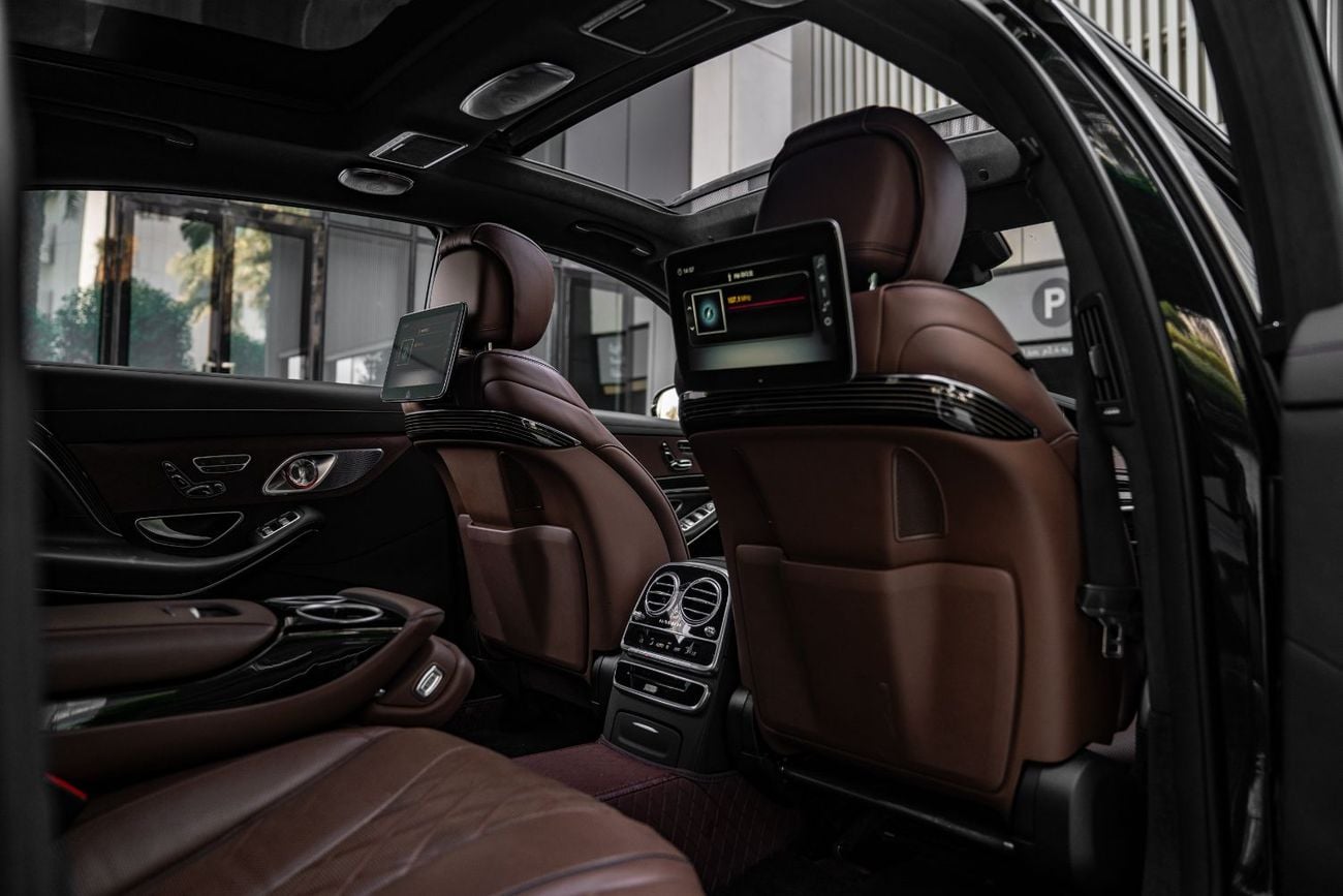 مرسيدس مايباخ S650 مايباخ V12 سيارة كاملة المواصفات، أوراقها سليمة، لم تتعرض لحوادث، خضعت لصيانة شاملة وجاهزة للانطلاق.
