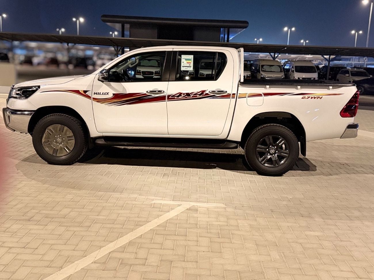 Toyota Hilux GLX - G WHITE/RED KEY START 2026