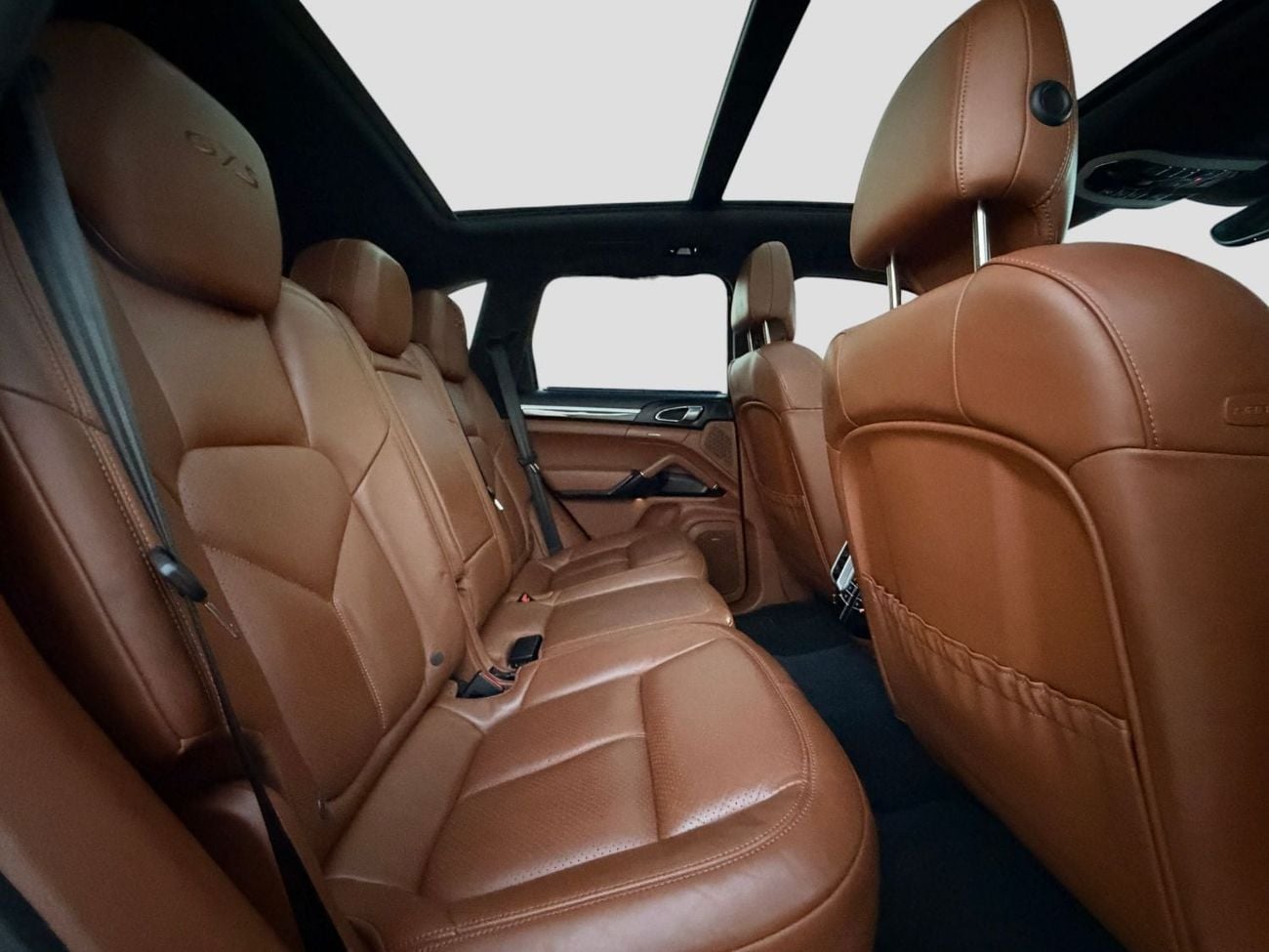 Porsche Cayenne GTS PORSCHE CAYENNE GTS | 4.8L V8 | 440 HP | AWD | 2016 | GCC SPECS