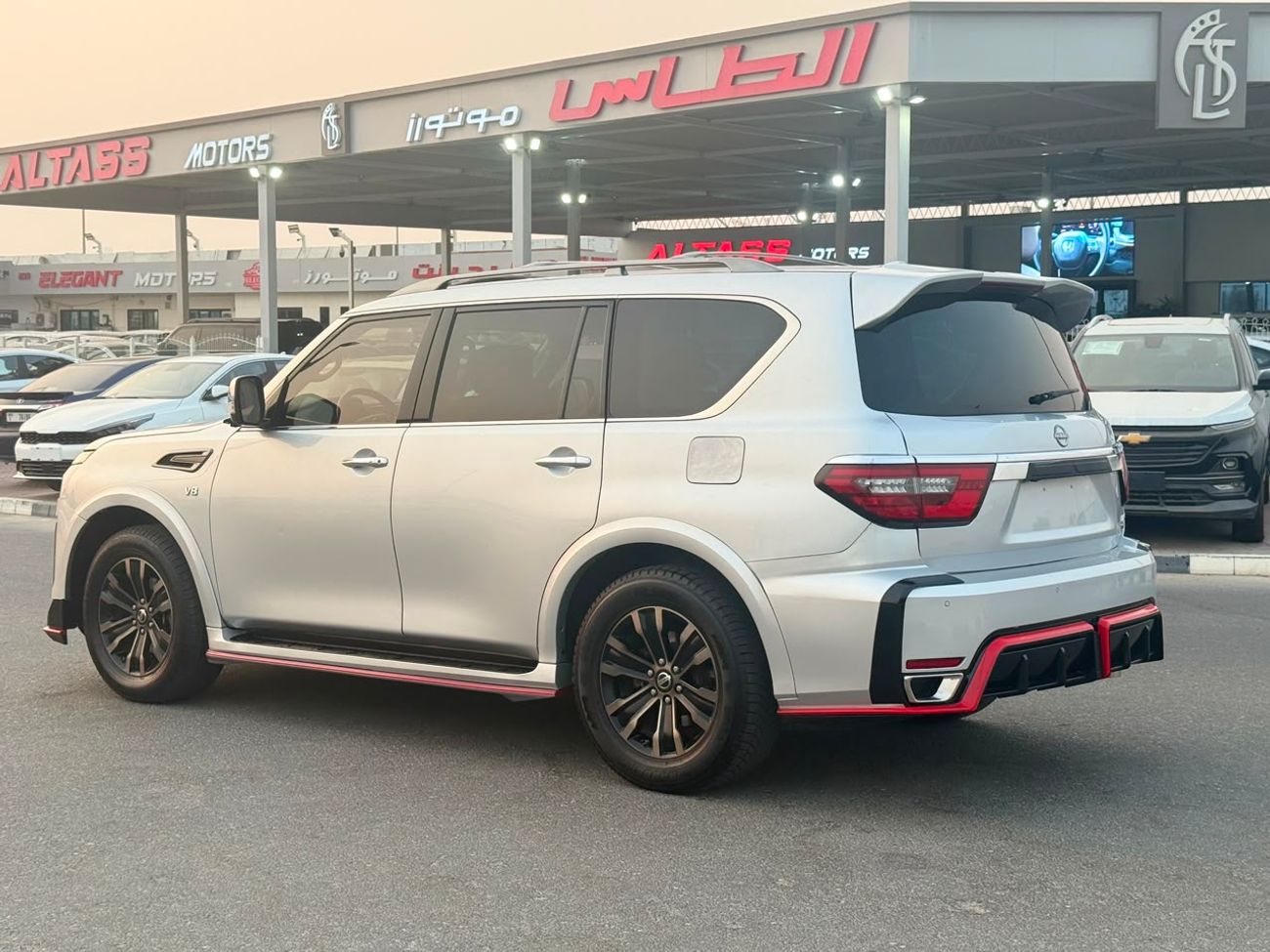 Nissan Armada PLATINUM (NON GCC) PLATINUM 5.6L full option