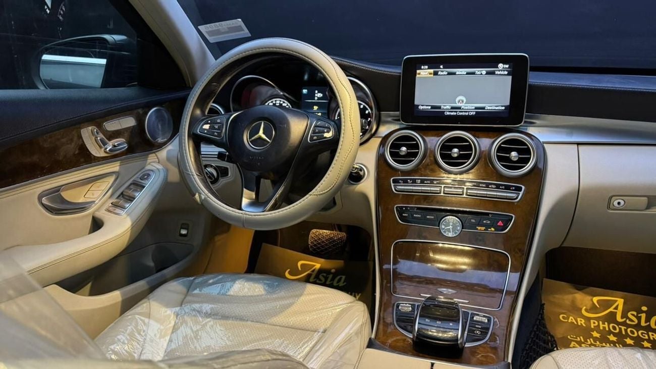 مرسيدس بنز C 300 ستاندارد